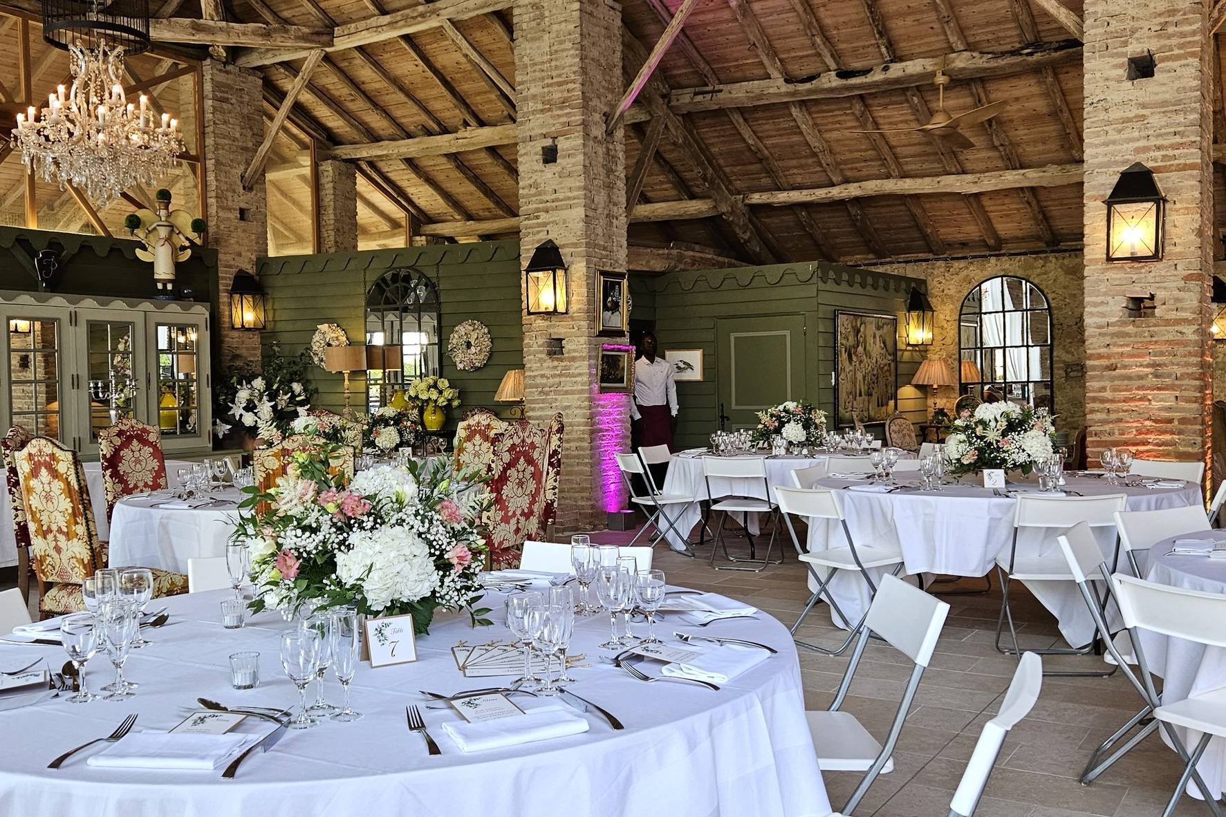 Tablées à la lumière des bougies